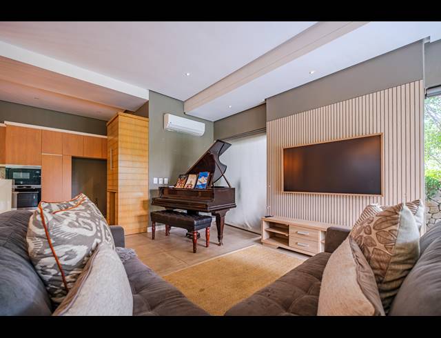 4 BEDROOM TOWNHOUSE FOR SALE IN DUNKIRK ESTATE